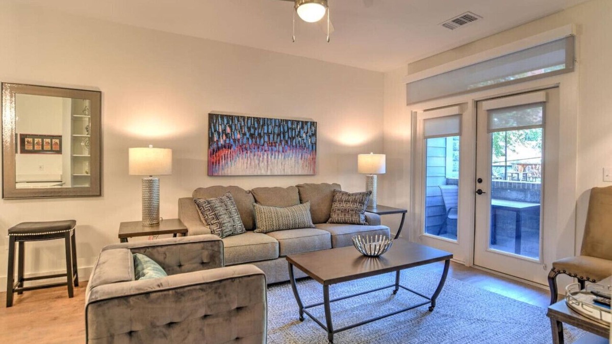 East End - Valley Street Apartment | Classic and Timeless Downtown Condo