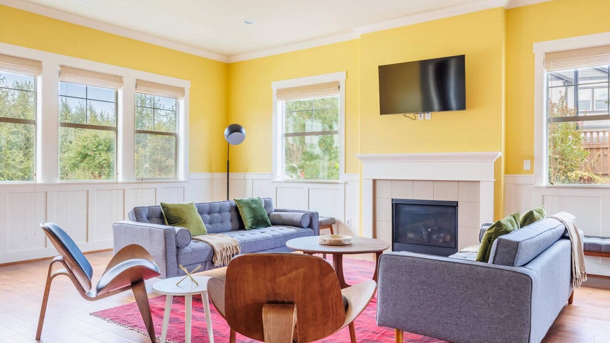 North Bethany House | Classic Bethany 5BR, by Blueground