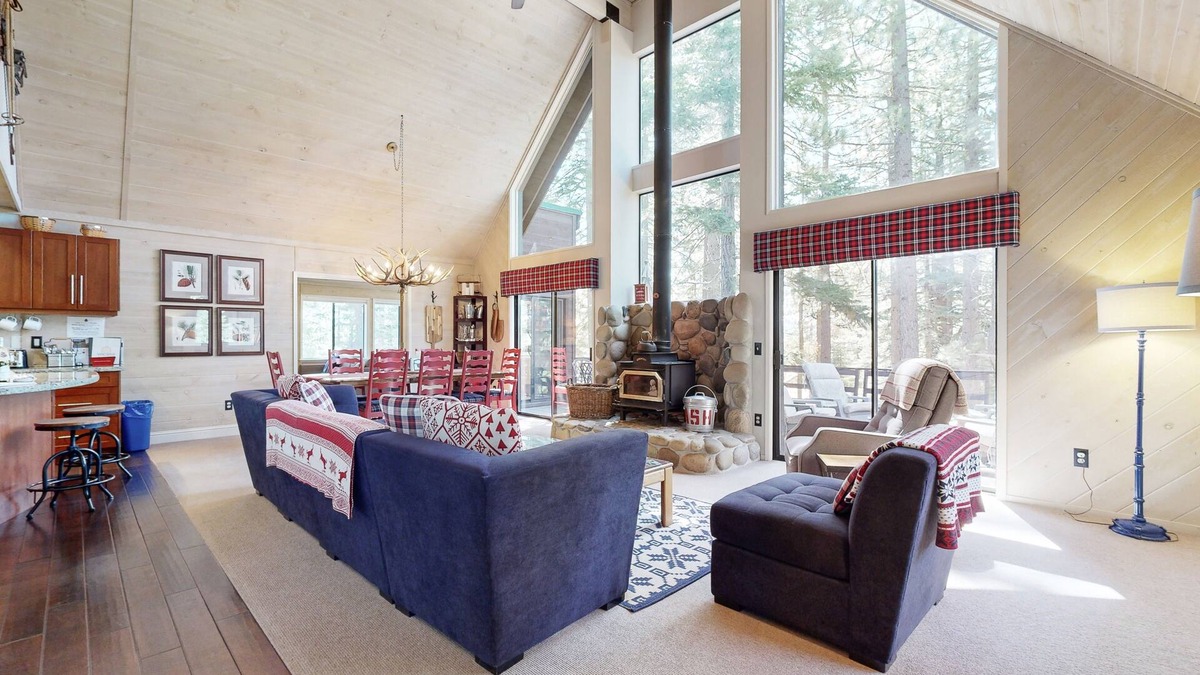 Truckee House | Classic cabin comfort in the pines – well-equipped and family approved!