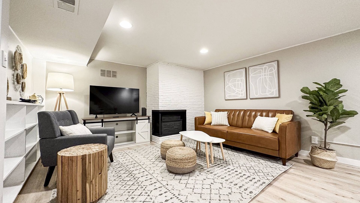 Shoreline House | Classic Charm Meets Modern Comfort Home B