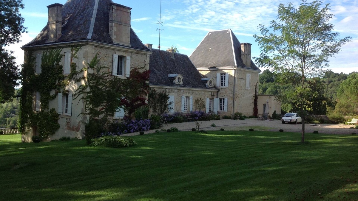 Carves House | Classic Chateau close to Sarlat and Monpazier/Sleeps 8