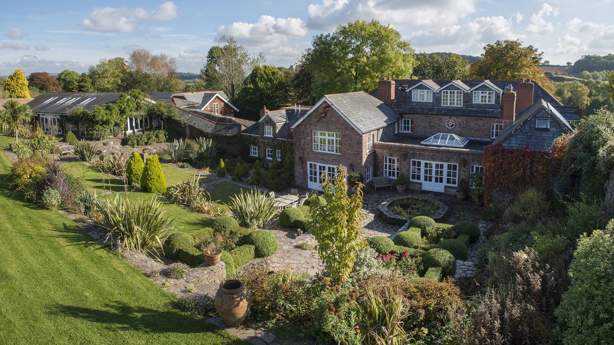 Cornwall House | Classic Country House with Heated Indoor Pool Complex and Private Walled Garden