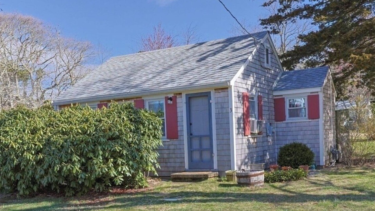 Eastham House | Classic, cozy Cape Cod Cottage