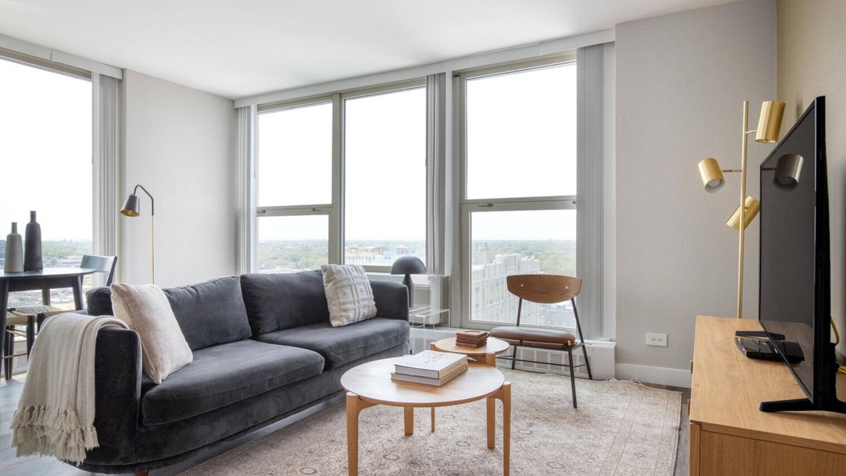 Edgewater Beach Apartment | Classic Edgewater 1BR w/Gym, Deck & Lounge, nr L, by Blueground