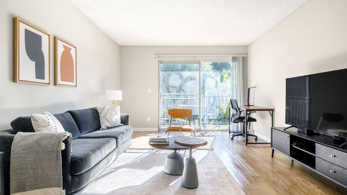 Atwater Village Apartment | Classic Glendale 1BR w/Gym, Pool, walkable location, by Blueground