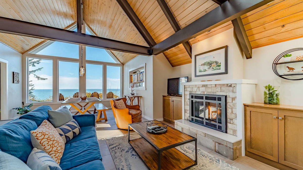 Trinidad House | Classic home with ocean views - just a short walk to parks & beaches
