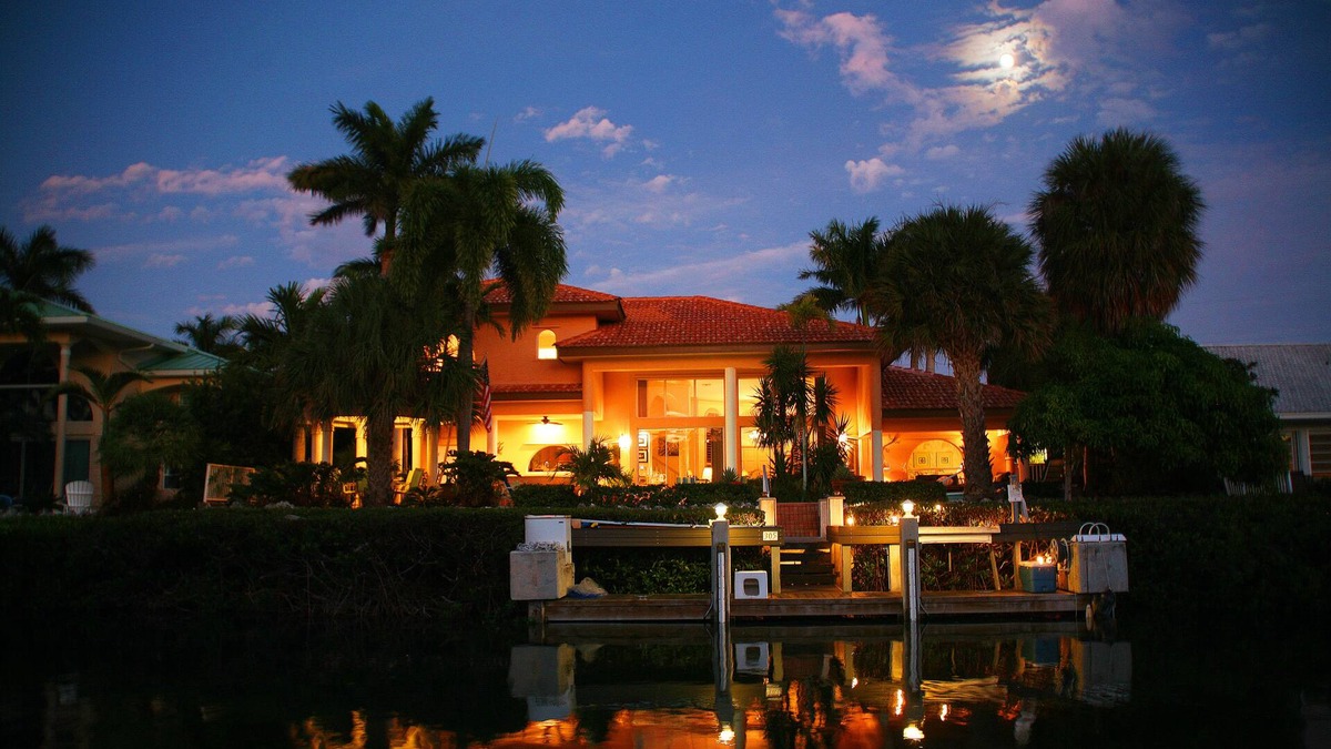 Coury House | Classic house in the BEST KCB location - Immediate access to open ocean and bay