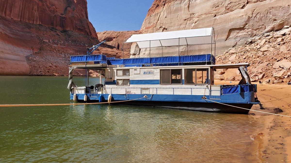 Glen Canyon National Recreation Area Boat Rental | Classic Houseboat 43' @ Bullfrog/Halls Crossing Lake Powell, UT