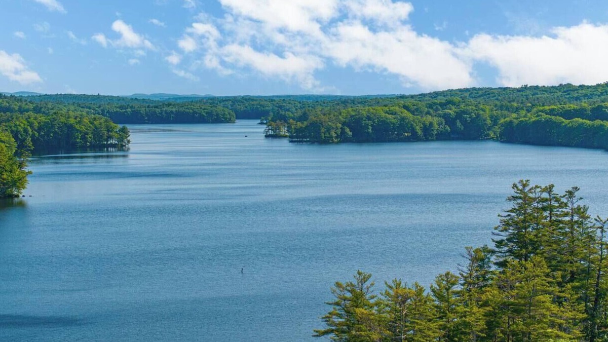 Newcastle House | Classic lakefront cottage on Damariscotta Lake