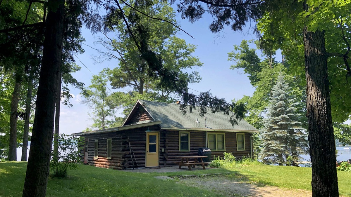 Longville Cabin | Classic Lakeside Log Cabin with Panoramic Views . Fish, Swim, Relax!