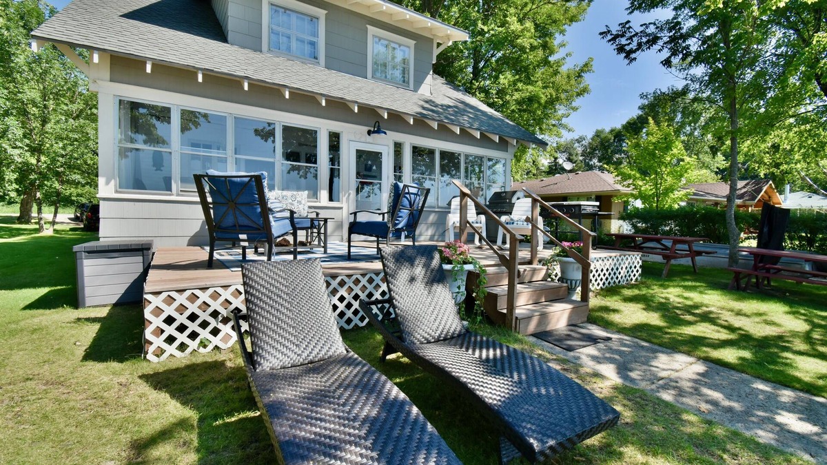 Alexandria Cabin | Classic Lk Le Homme Dieu Cottage! Level sand beach!