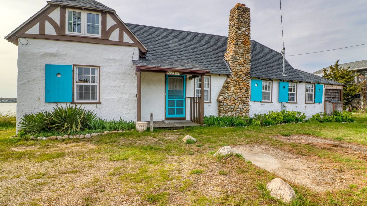East Chop House | Classic Oak Bluffs Beach House | Excellent Harbor Views | Near Shops & Dining