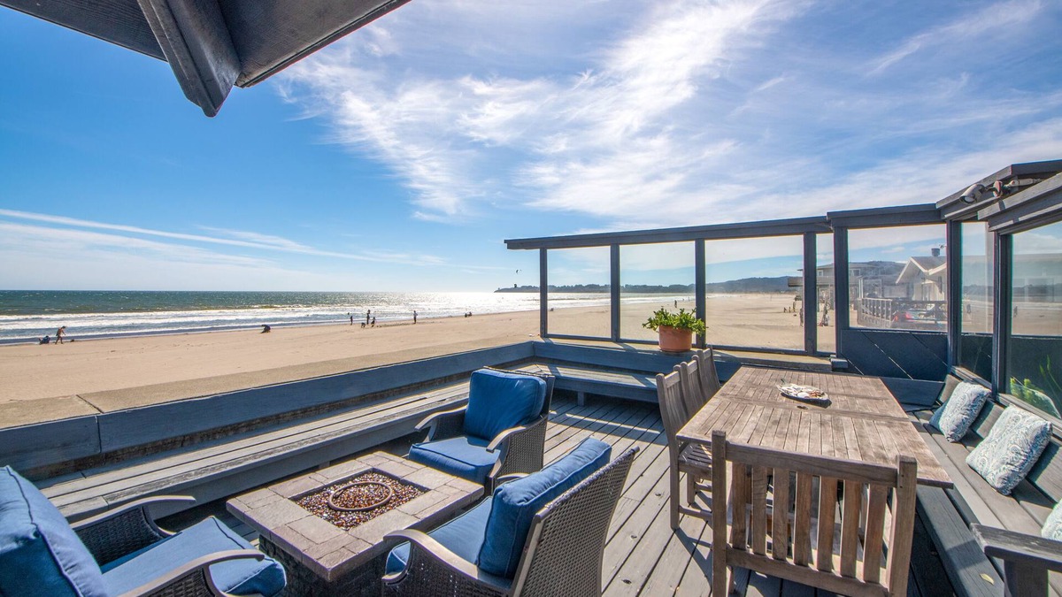 Stinson Beach House | Classic Oceanfront Stinson - The Whale House