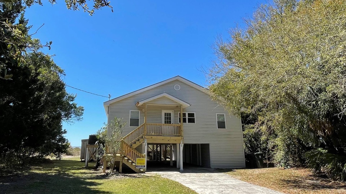 South Carolina Lowcountry House | Classic on the St. Helena Sound;Sunset Views;Private Beachfront Gazebo;Screened Porch;CableTV/Wifi
