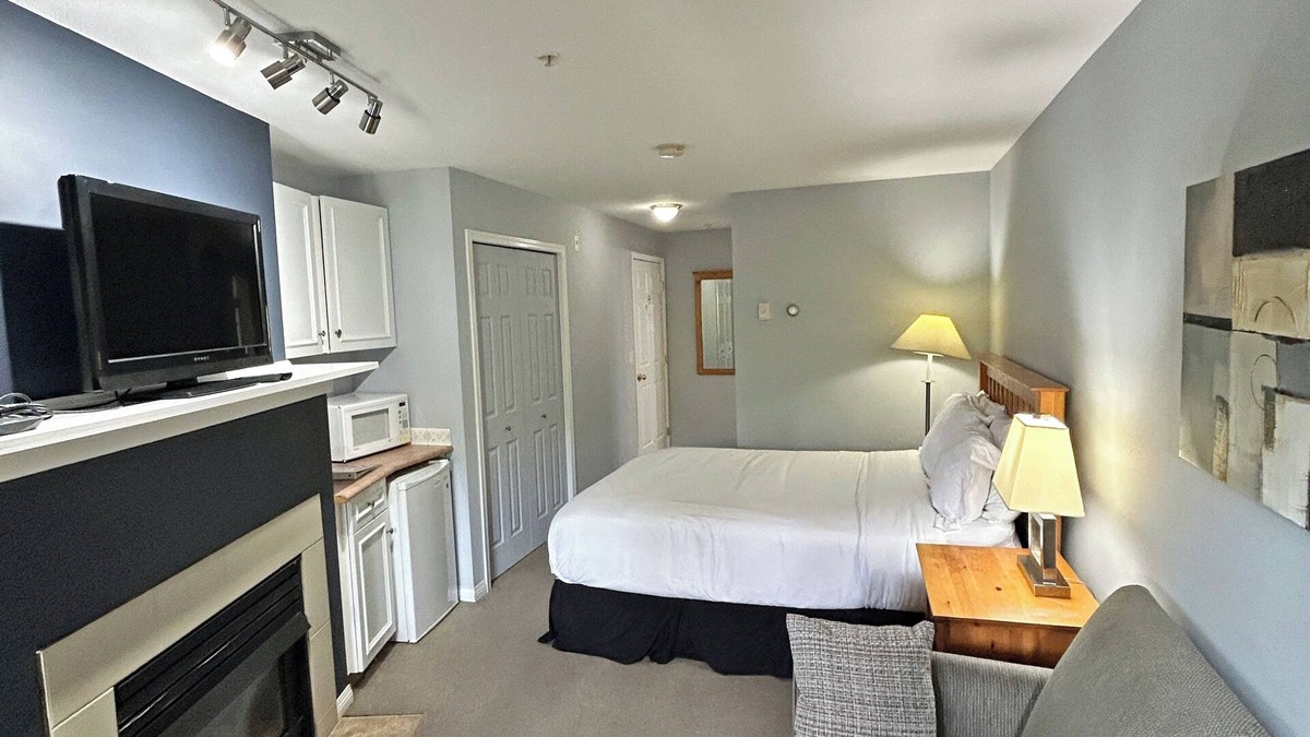Quail Ridge Apartment | Classic Studio With Kitchenette - 212B