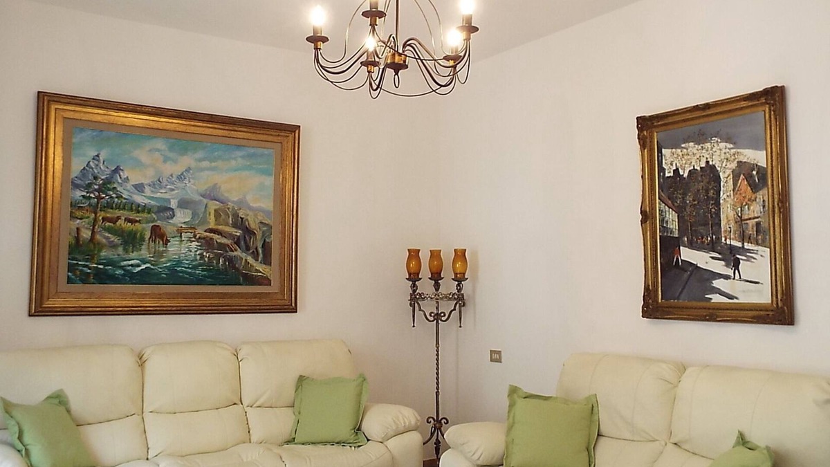 Montepulciano Apartment | Classic Stunning 3 Bedroom Apartment in Montepulciano with Air Conditioning,