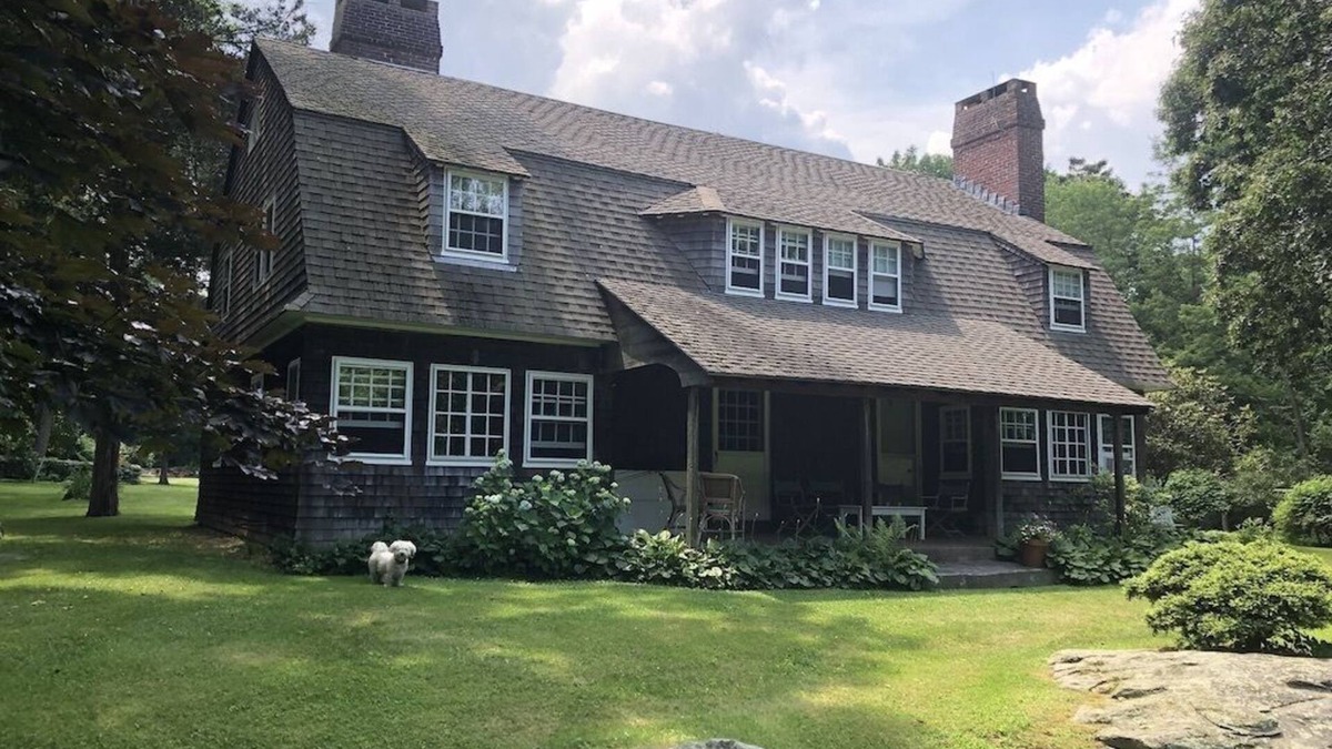 Saunderstown House | Classic Summer Home in Saunderstown w/Private Beach on Narragansett Bay
