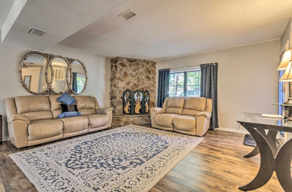 East Pensacola Heights House | Classic Townhome Less Than 9 Mi to Pensacola Beach!