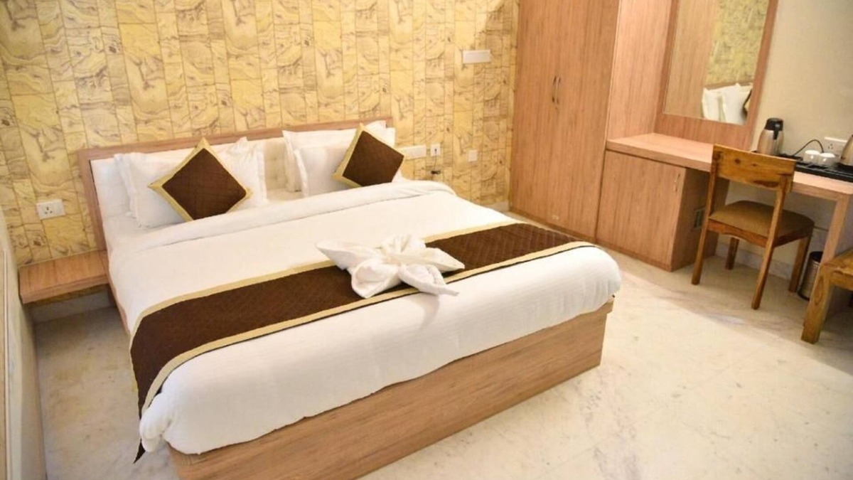 Mahipalpur Hotel | Classic Triple Room 2 - Hotel Ramida Suites At Delhi Airportnn