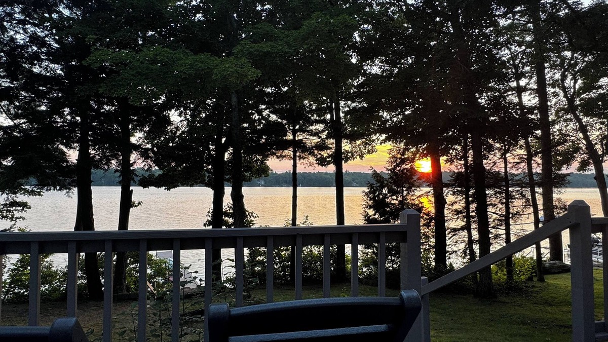 Windham House | Classic Waterfront Cottage on Highland Lake in Windham, Maine