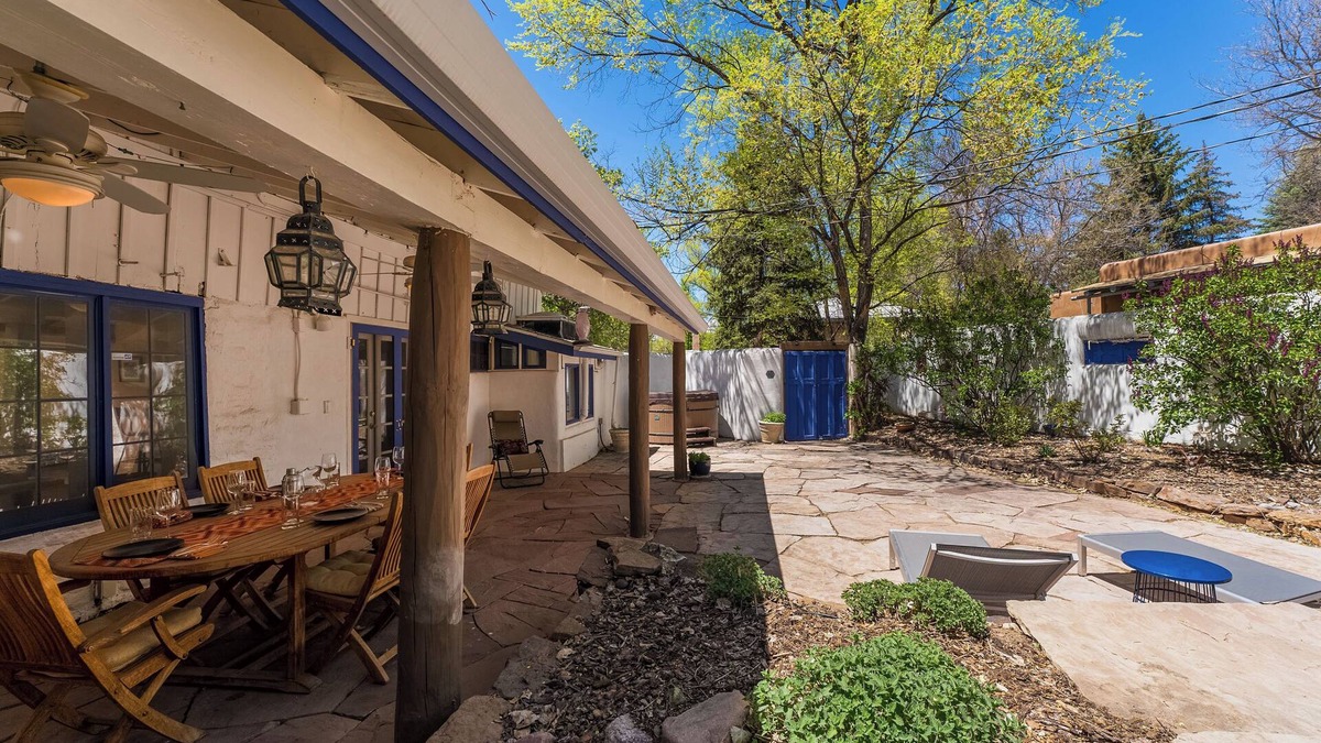 Tesuque House | Classic White Adobe - Authentic Tesuque Home, Hot Tub, Outdoor Dining
