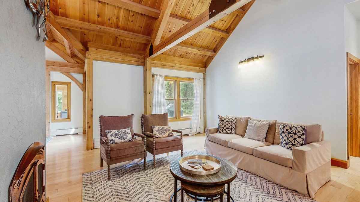 Freedom House | Classic Wooded Retreat W/Gorgeous Interior & Great Location Near Skiing & Lake