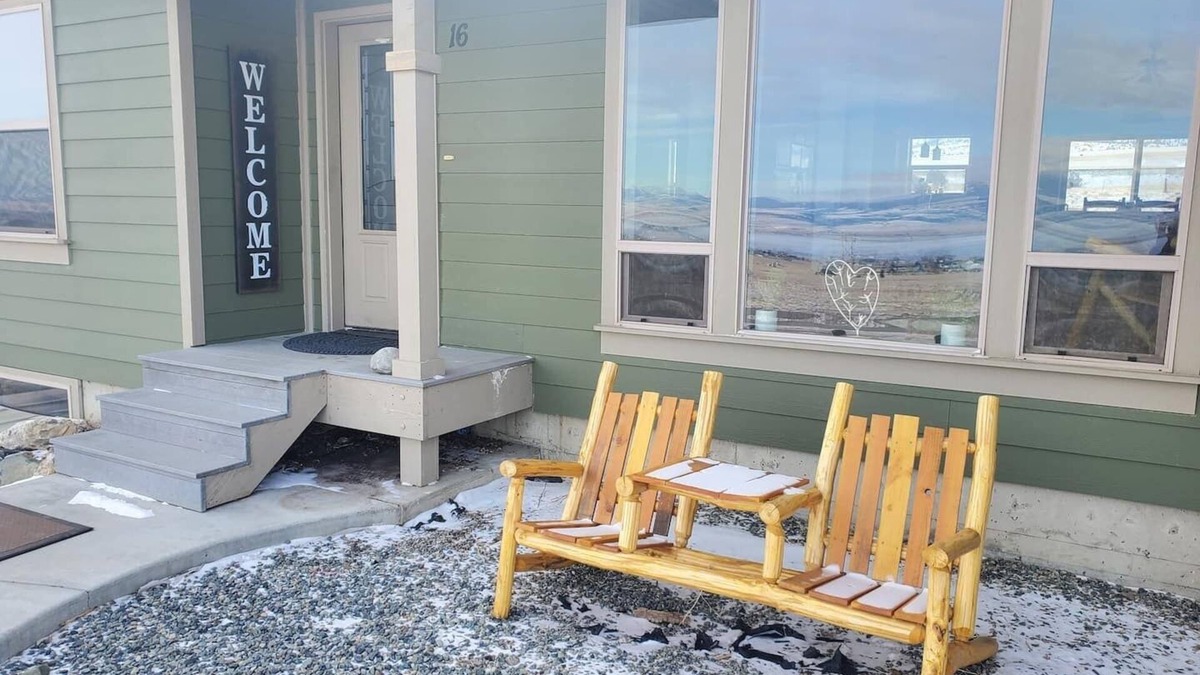 Broadwater County House | Classy 3-Bedroom Fishing Cottage with amazing lake and mountain views