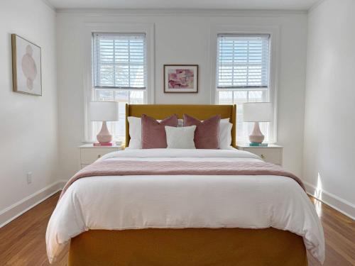 Dixon Park House | Classy 3-Story Downtown Apt - Great Location