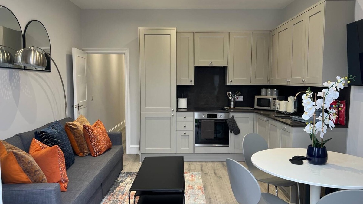 Bowes Apartment | Classy 3Bed/2Bath Ground Floor Pe-Friendly Flat with Lovely Garden