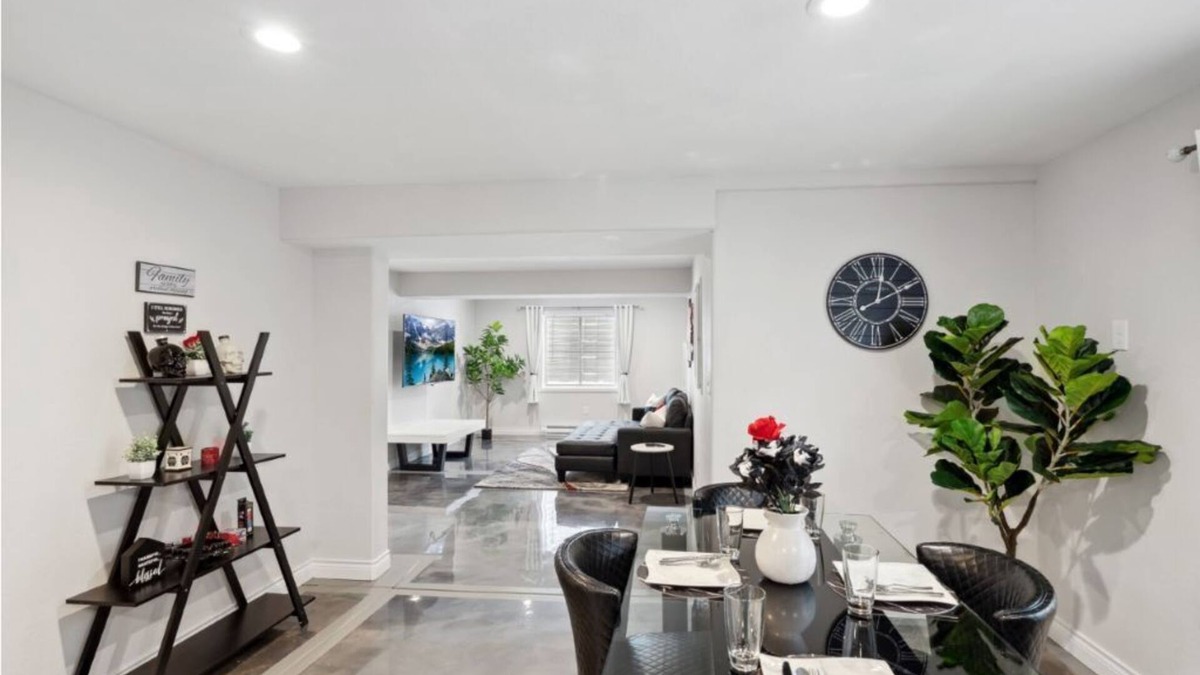 Henderson House | Classy Private Guesthouse 20 min from Denver