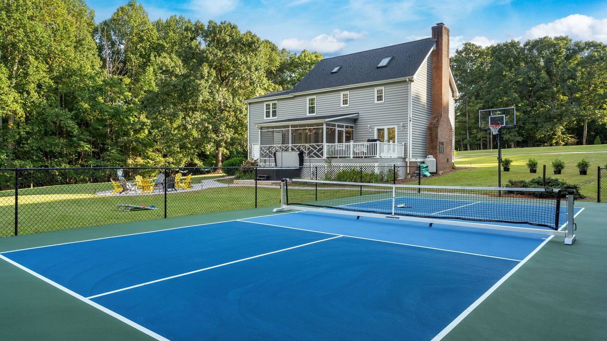 Clayton House | Clayton's Pickle - Enjoy Pickleball, Hot Tub, Fire Pit, 3 King Beds, Hammocks