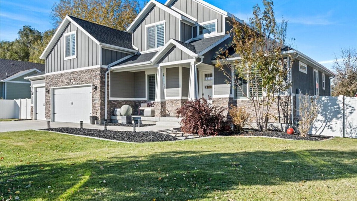 West Jordan House | Clean 7 Bedroom, Gym, Sauna, Hot Tub, Game Room