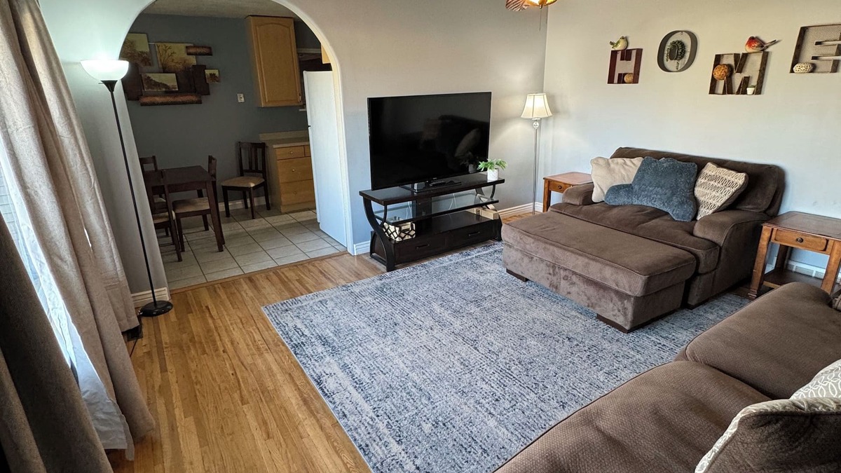 Murray House | CLEAN and CHARMING ENTIRE HOUSE