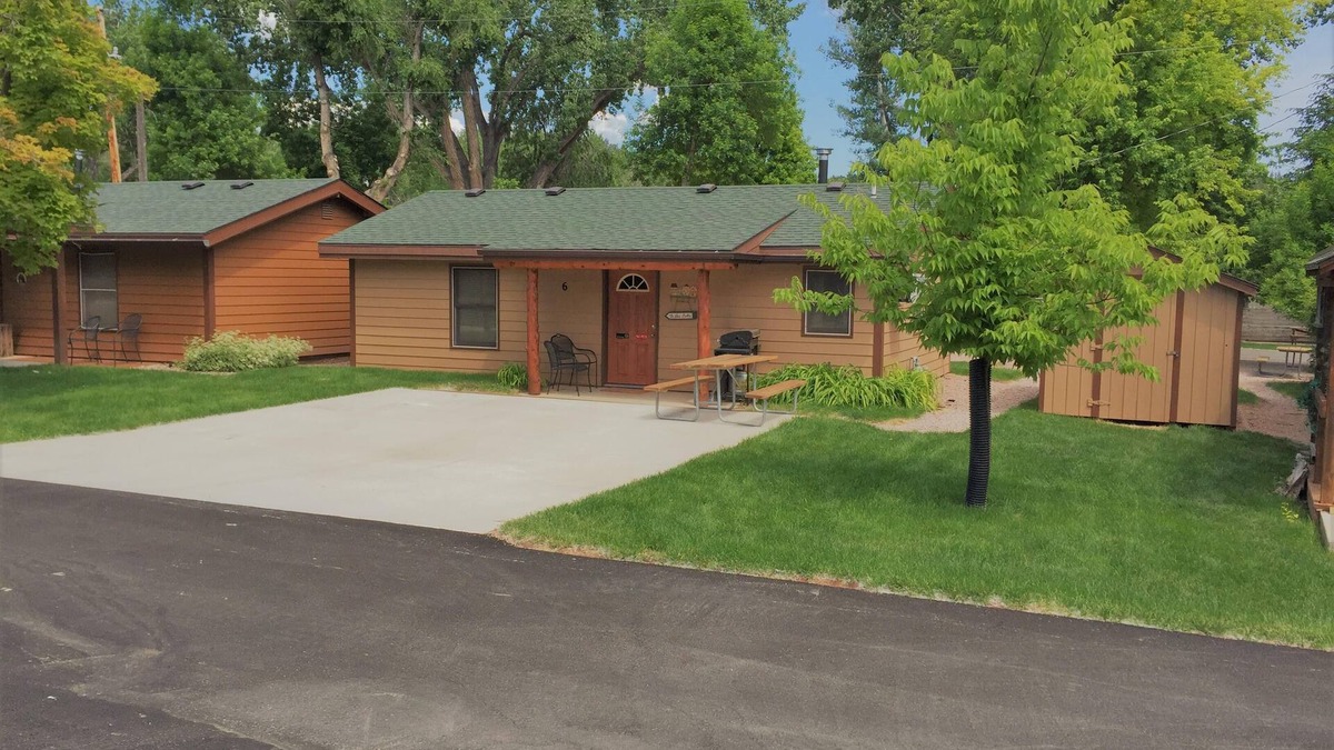 Rapid City Cottage | Clean and Comfortable Cottage Thirty Minutes from Mt Rushmore - In Rapid City On Canyon Lake Thirty Minutes from Mt Rushmore