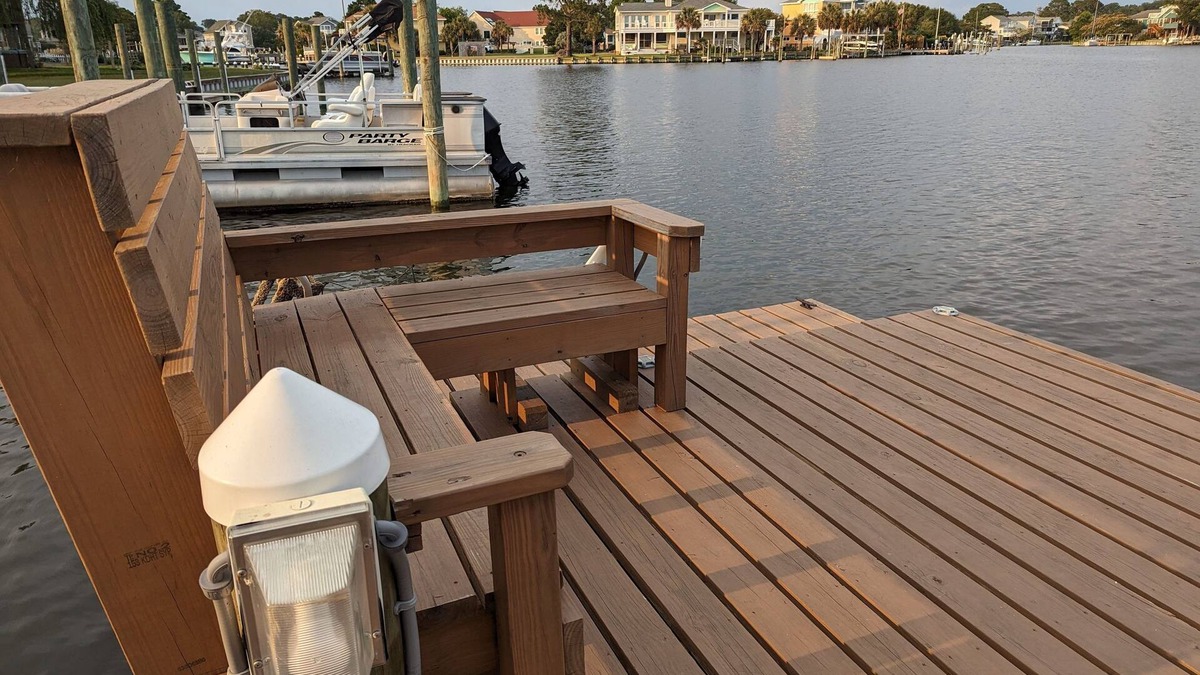Colington Harbour Cottage | Clean and inviting Canal Front Cottage