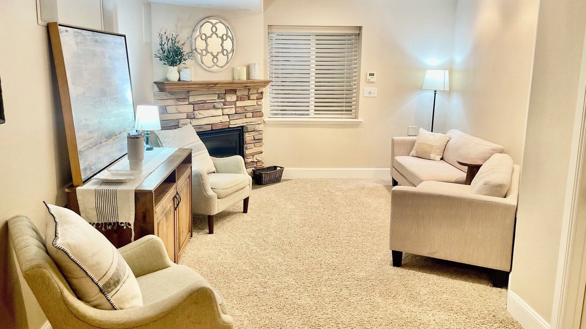Orchard South House | Clean and pretty 1-bedroom basement with AC, WiFi in ideal location in Orem