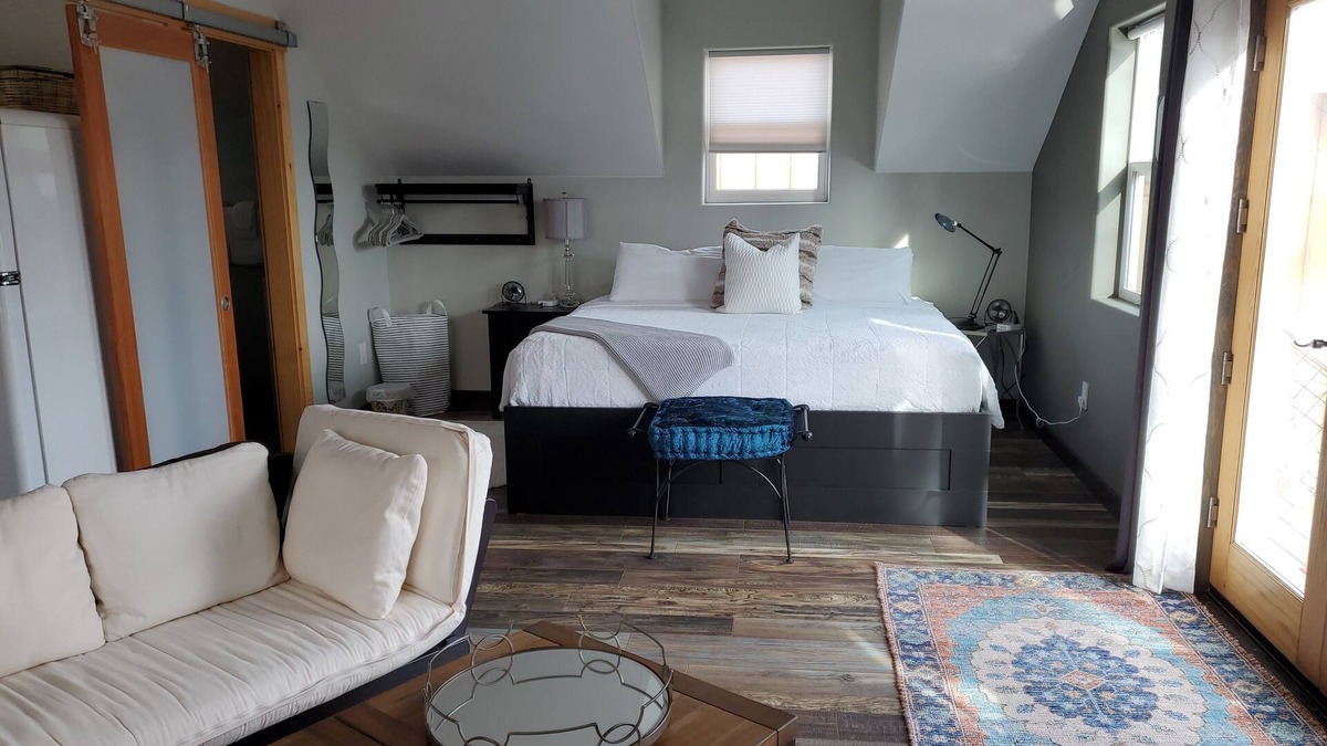 Golden Apartment | Clean, Bright, Private Studio Apt. in Downtown Golden