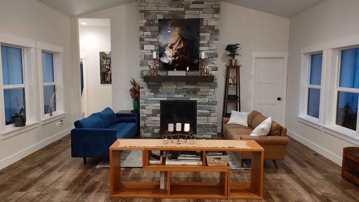 Bonner County Other | Clean, comfortable house in rural setting. Stocked kitchen. Close to Silverwood.