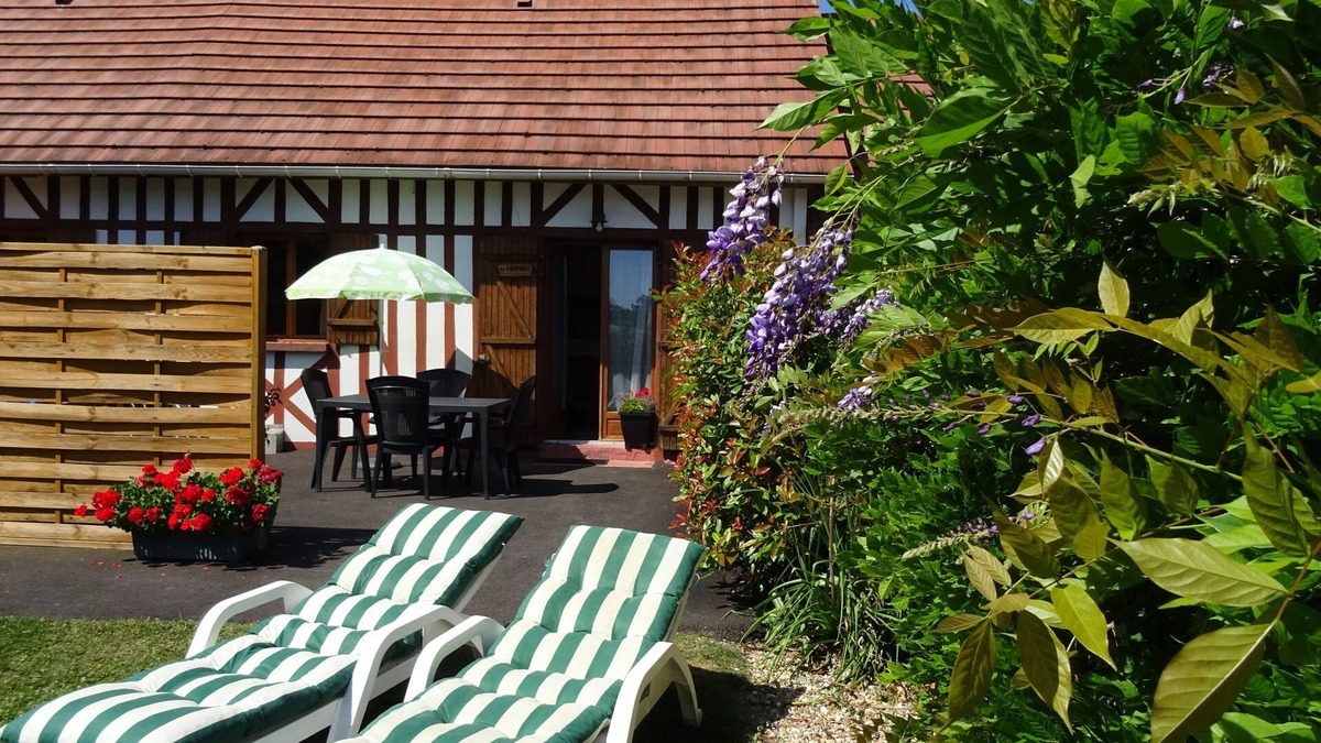 Aclou Cottage | Clean, Comfy Cottage. Suitable for 2-4 guests. Family-friendly. LA MAISMENT.