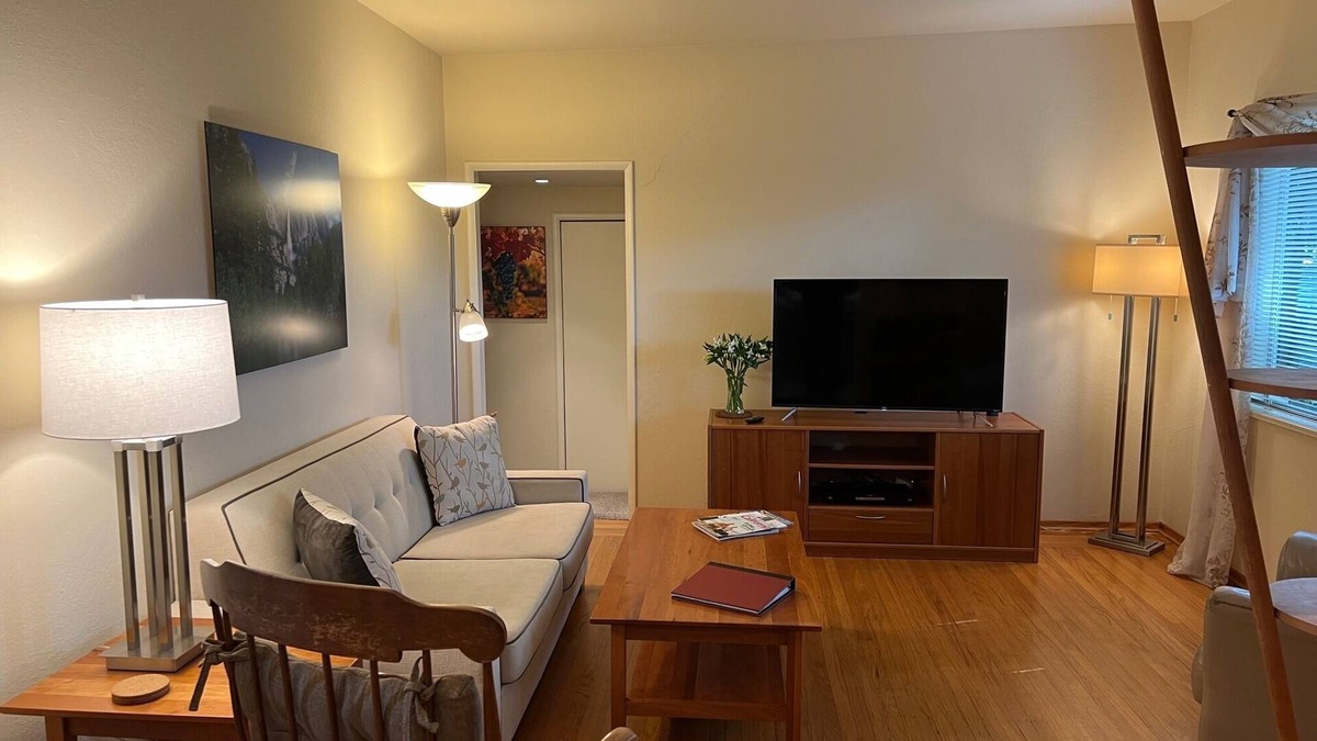 Northwest Berkeley Apartment | Clean, Convenient By North Berkeley Bart Subway Walk To University Of California