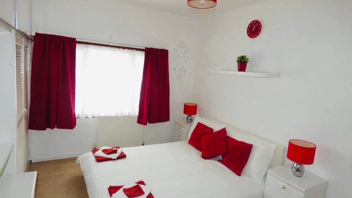 Ashburton House | Clean & Cosy 3 Bed House with Free Pvt Parking