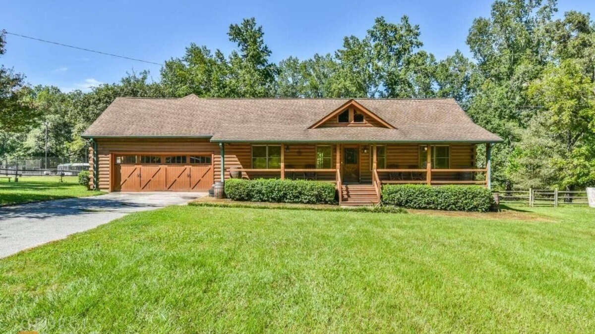 Conyers Cabin | Clean & Cozy Cabin in the Woods