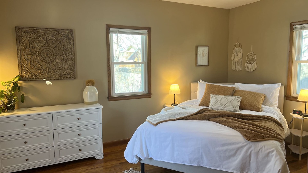 Windsor House | Clean Cozy Old Town Bungalow