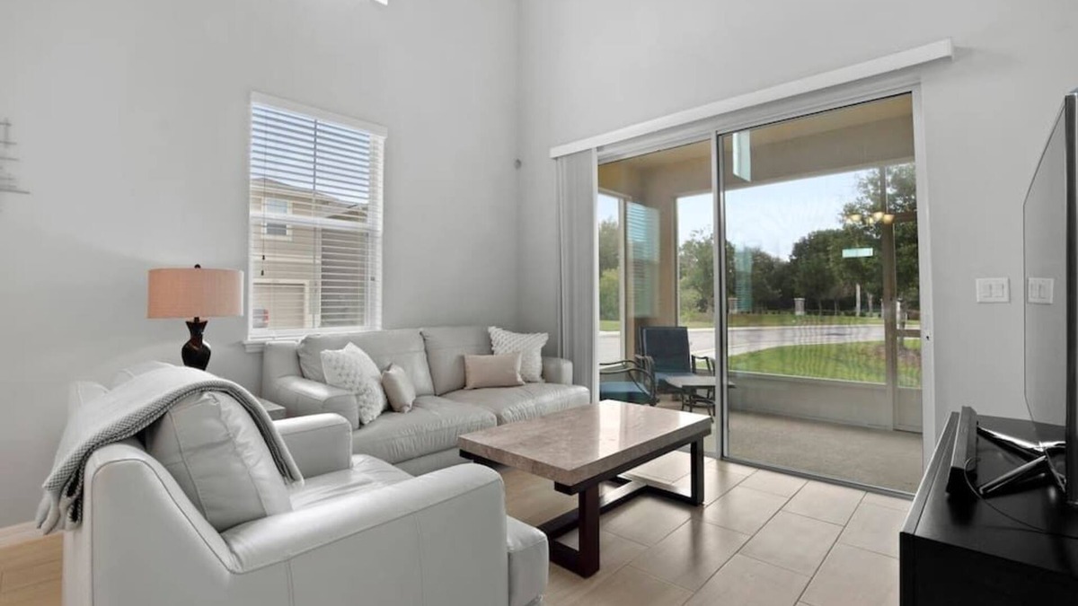 Seffner Community Alliance House | Clean, Elevated Townhome with 3 Bedrooms