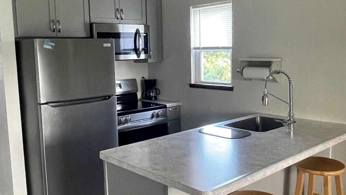 Oak Harbor Condo | Clean Fully Furnished Green Cove Condo - Monthly Discount