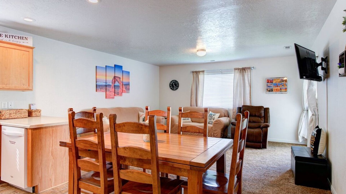 Cedar City House | ★Clean Home/SUU/Parks/Weddings/Dogs allowed with pet fee