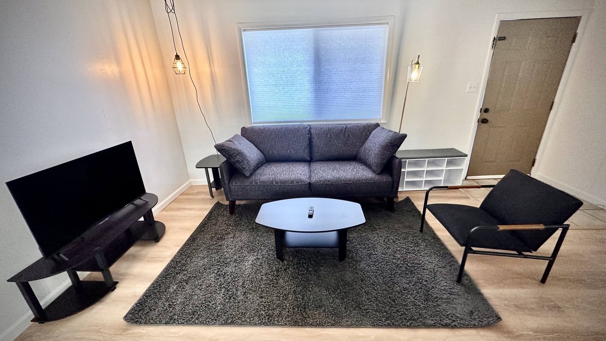 Southeast Colorado Springs Apartment | Clean Modern Eastside Colorado Springs Apartment Delta