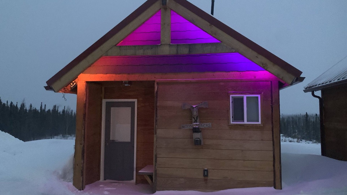 Big Lake Cabin | Clean, quiet Alaska bear-themed cabin, with an amazing mountain range view