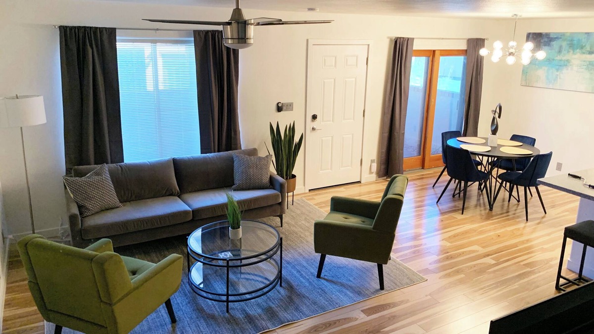 Fontana Condo | Clean Quiet Luxurious Condo