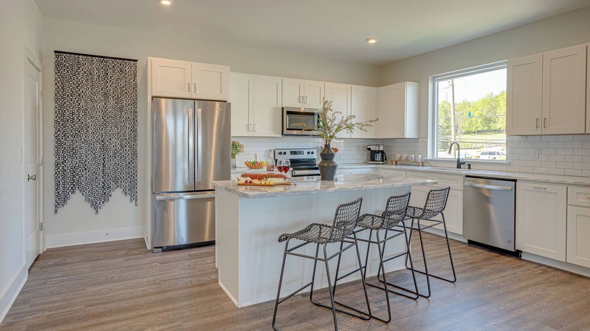 Whitebridge House | Clean Slate 5631- Sleeps 8